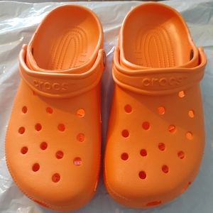New Classic Crocs size 9 Women/7 Men (fits like an 8 in women's)